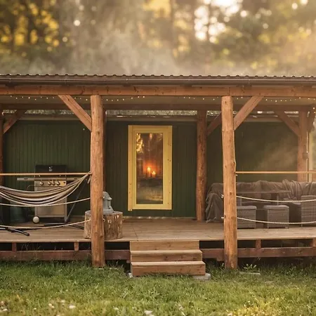 Tente de luxe Maringotka Slaměnka U Menhirového Kruhu - U Slaměnky *